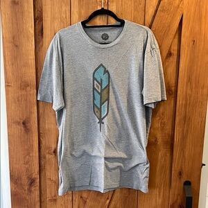 Gray and Blue Graphic Tee with Feather Design